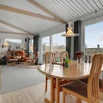 Feriehus Cozy In With House Sea View Assens