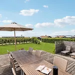 Feriehus Cozy In With House Sea View Assens